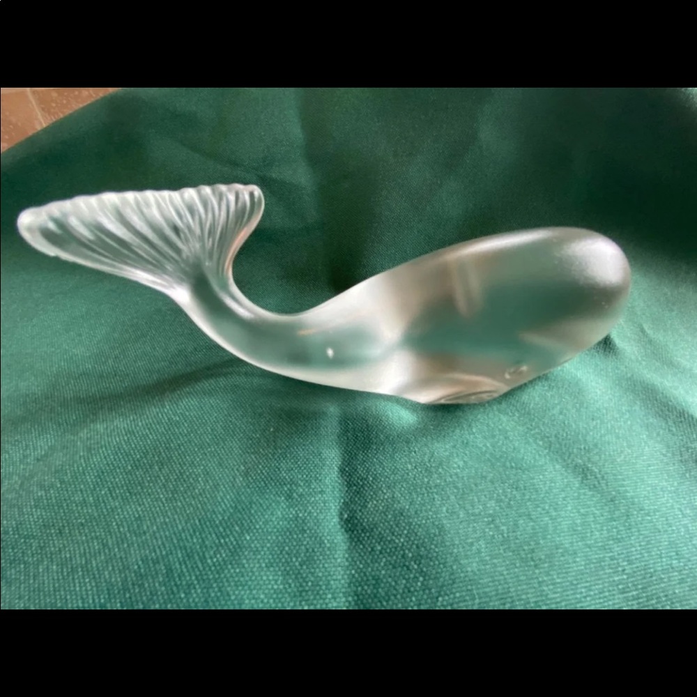 Glass whales - Picture 7 of 12